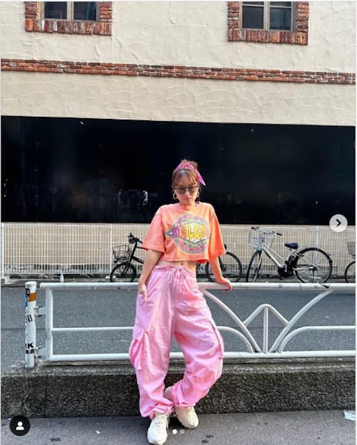 鈴木奈々がラッパー風コーデ