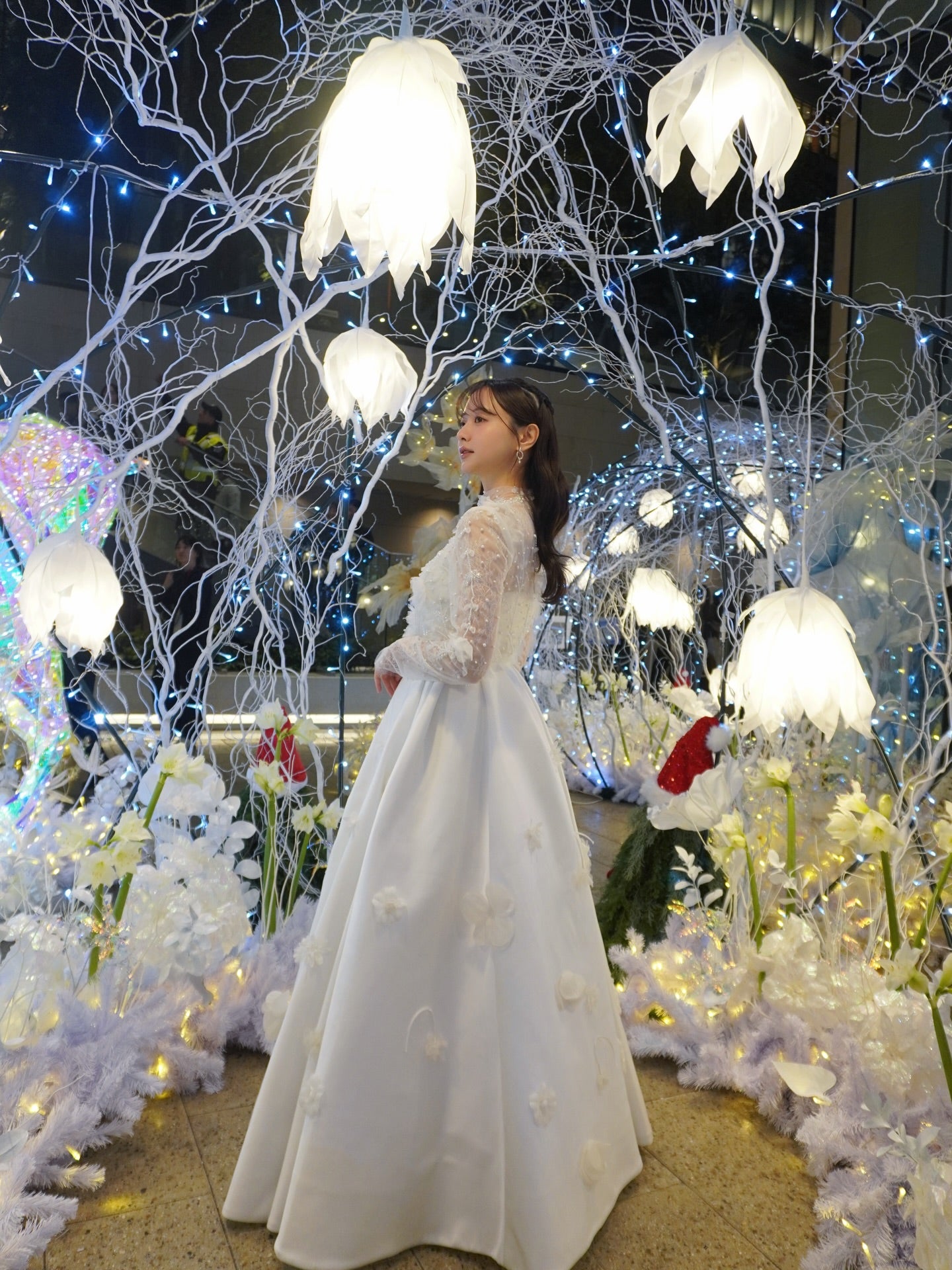 「まるで物語の主人公」森香澄、幻想的イルミネーションドレス姿が話題