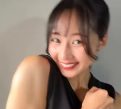 「肩がスゴイ！」美女陸上選手、練り上げた”クール・マッチョアーム＆美的スマイル”のブレンドムービーを披露！ファン歓喜