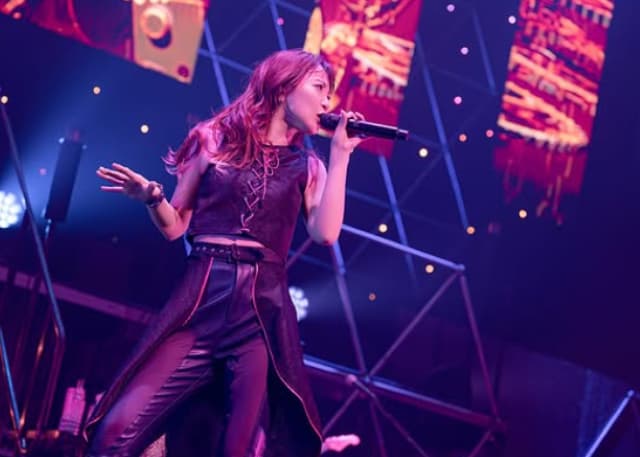 「最高のステージでしたー」歌手・May’nがステージ上での圧倒的パフォーマンス姿を披露！