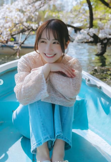 タレント・伊藤愛真 桜との相性が良すぎ！？「かわいい」「爽やか」と話題に！