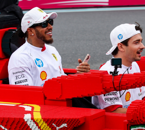 F1 フェラーリが公開！水曜に大盛り上がりの“仲良しショット”が話題