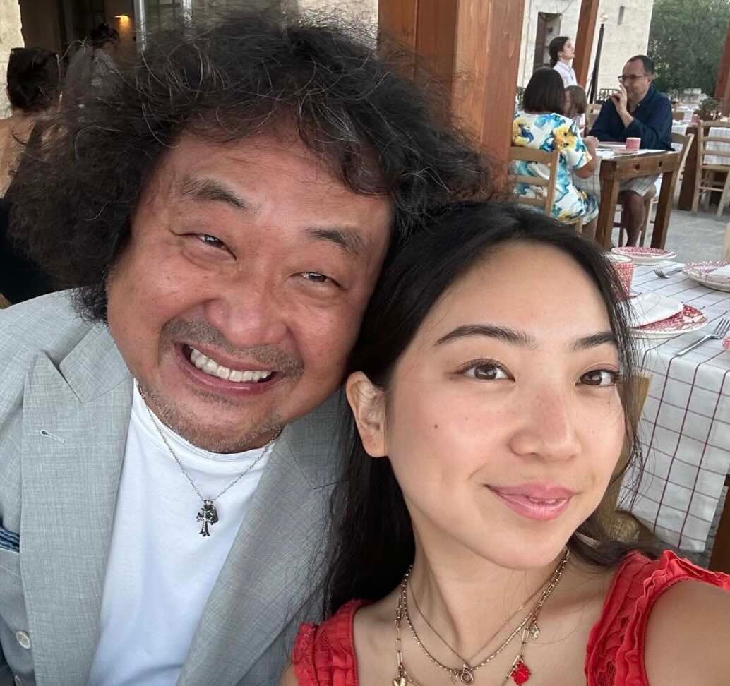 葉加瀬太郎 誕生日を迎えた美人娘とのツーショットを公開！