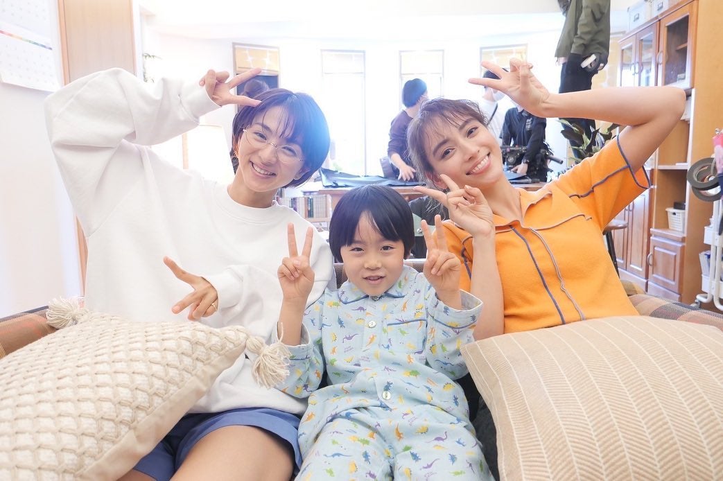 滝沢カレンさんがドラマで共演中の満島ひかりさん、川原瑛都くんとの3Sを公開📸