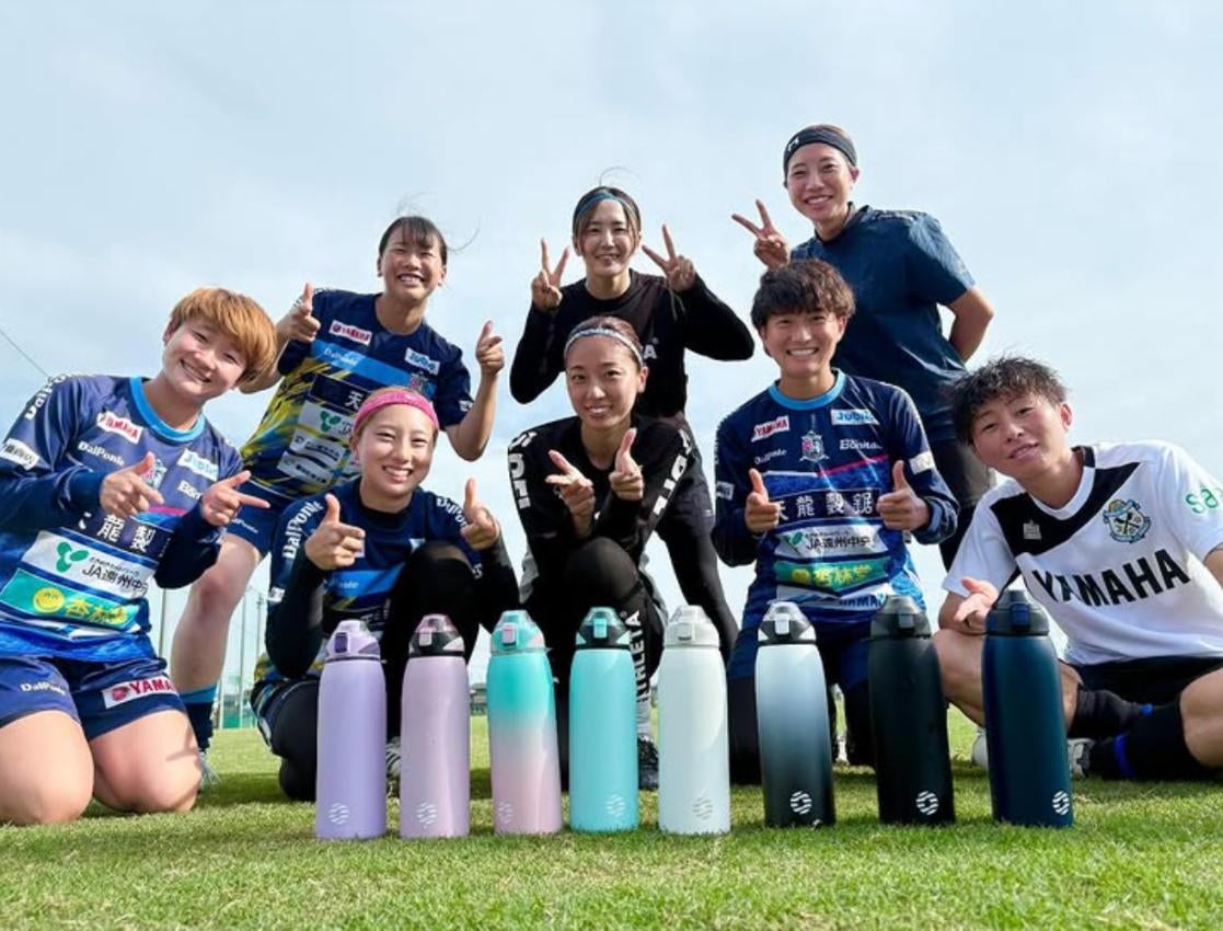 「可愛すぎる…」サッカー元日本代表・横山久美、全色揃った“チーム愛グッズ”にファンもほっこり