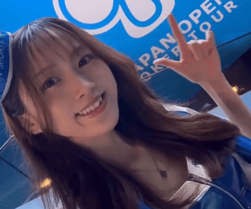 美女レースアンバサダー、ポーカーイベントで披露したキャンギャルショット＆ムービーにファンうっとり「コスチューム姿とってもお似合い」