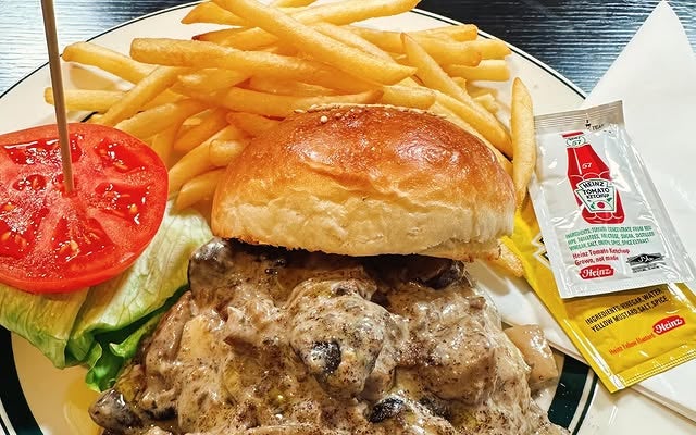 「食べ方ムズい。」有吉弘行が朝から飯テロ投稿⁉本人困惑も美味しそうな◯◯にファンゴクリっ！