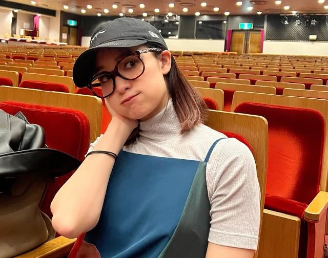 熱海五郎一座終演後の1枚！剛力彩芽、笑顔の“公演後ショット”披露