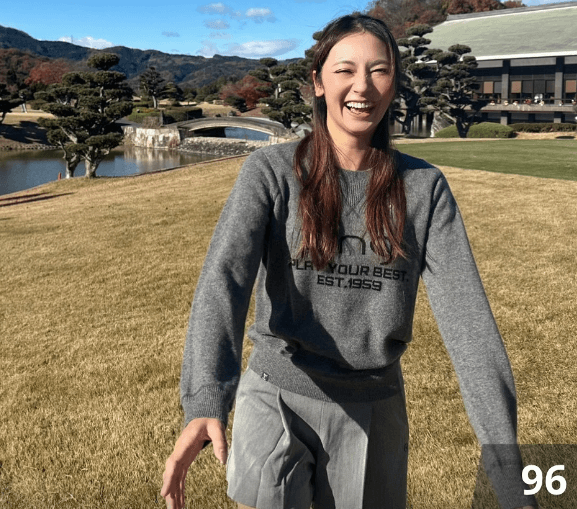 「全てが最高！！」人気レースクイーンが楽しむファミリーゴルフ、長身美スタイルが放つショットムービーに拍手喝采