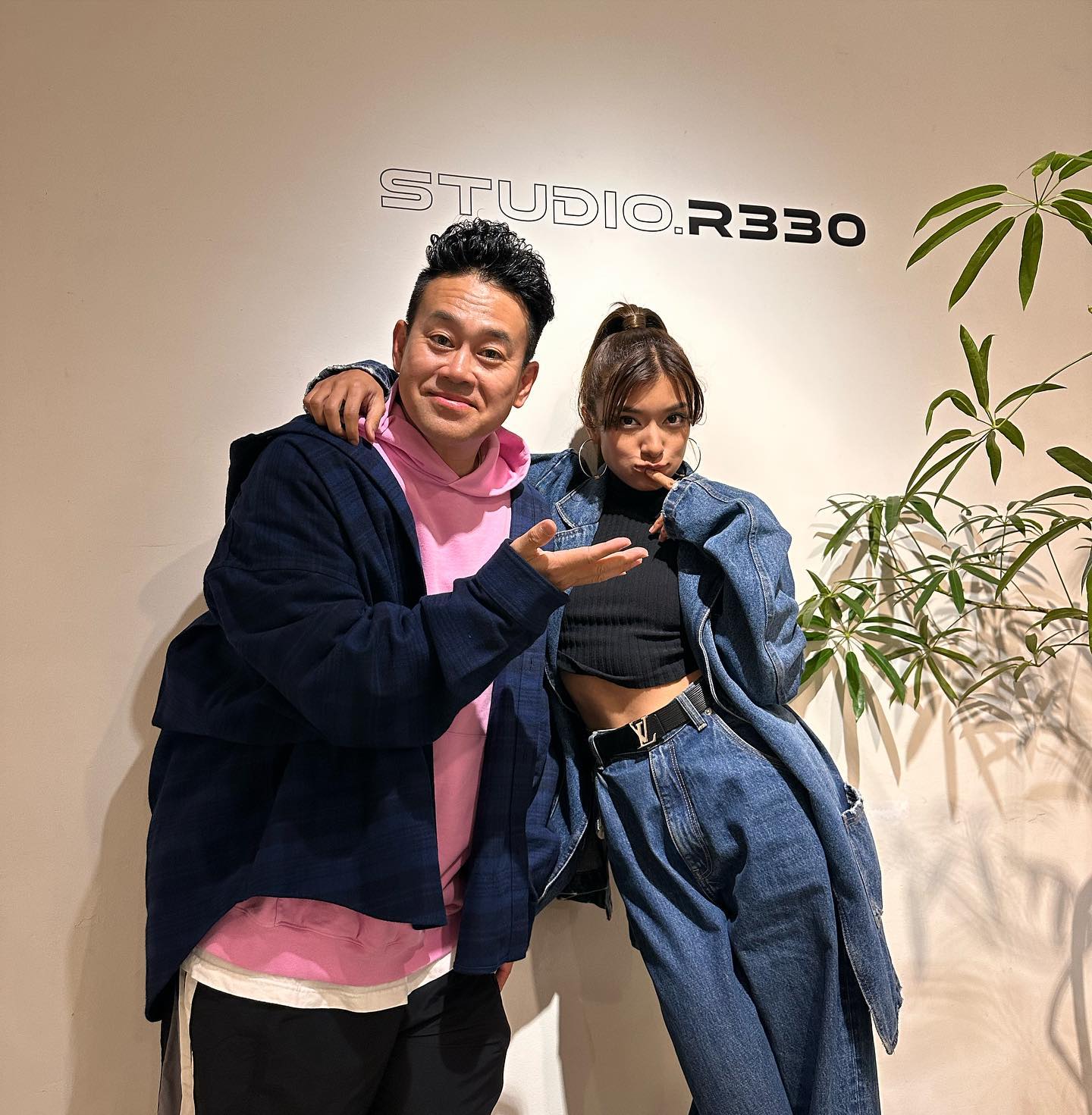 宮川大輔が人気モデルとの接近2ショットを公開し話題に💓📸「楽しかったねっ❕❕」