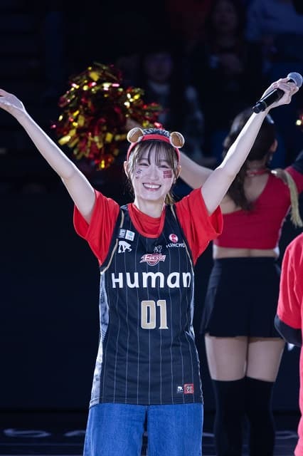 「勝利を見つけれーちゃんできて幸せです」NMB48 上西怜が大阪エヴェッサの試合にゲスト来場！