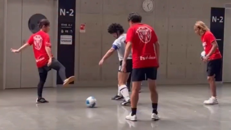 松井大輔、試合前のアップ風景を大公開！