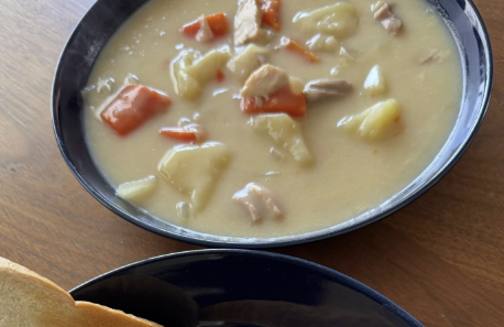 「どんな料理も作れてすごい」俳優・小沢仁志が初挑戦のクリームシチューを披露