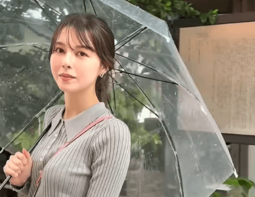 「雨でも美しい」人気モデル、白玉もちもちマフィンに感激！雨もしたたる”グッドガール・ウォーキングムービー”も大好評
