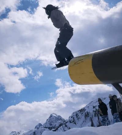 「やば！かっこいい」W杯出場経験のスノボ美女、”新ワザ披露の大迫力”にファン見とれてしまう！「脚力・バランス最高でヤバい」