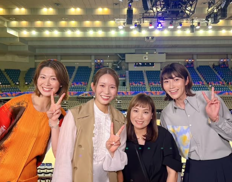「日本勝利！」元バレー代表・狩野舞子、木村沙織らとネーションズリーグ応援に駆けつける