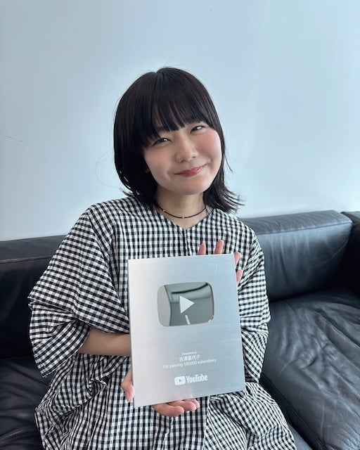 「10万人以上にコンテンツが深く届いているって本当にすごい」吉澤嘉代子が銀の盾をゲット！
