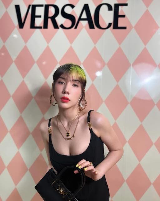 仲里依紗が黒のドレスを着用した華麗な姿を公開!