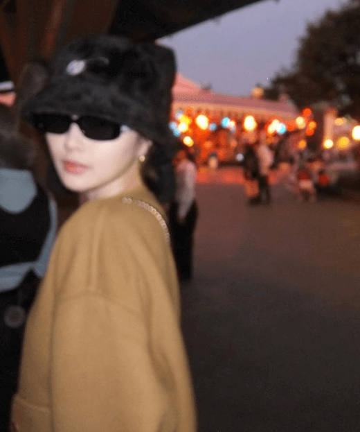 白石麻衣、”夢の国にて”クールビューティーなサングラスショットを公開！「お洒落すぎて圧倒」