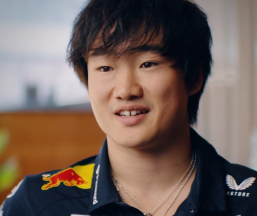 F1 注目の絆！レッドブルが公開した“マックス×ユウキ”の舞台裏に反響