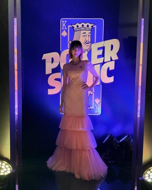 “役満ボディ”が真剣勝負！岡田紗佳、ABEMAポーカー決戦前半へ