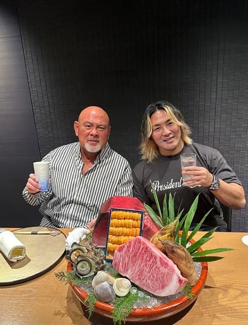 「お疲れ様」元プロレスラー 武藤敬司、引退を表明した棚橋弘至との2ショットを投稿