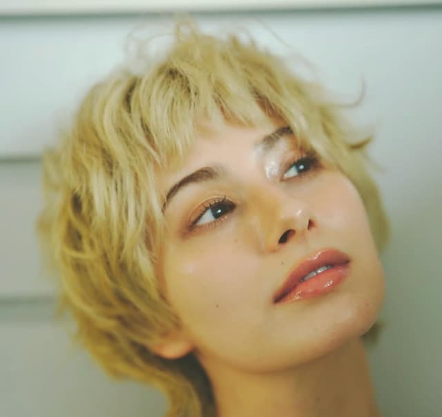 『Nスタ』卒業のホラン千秋が金髪に！「最高にセクシー」の声