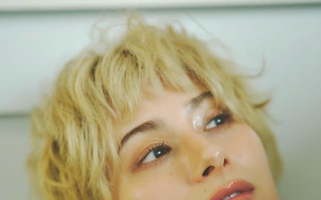 『Nスタ』卒業のホラン千秋が金髪に！「最高にセクシー」の声