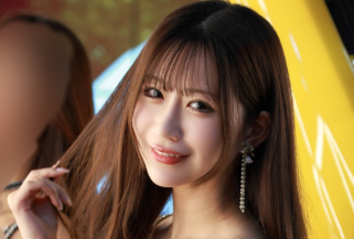 「美しすぎる！」日南まみ、大阪オートサロンで魅惑のショット公開