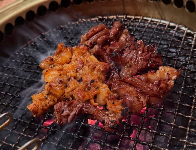 声優・内田雄馬が久々の焼肉を堪能「肉が 呼吸してる」