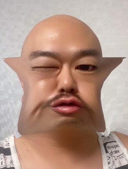 「朝から刺激強いw」クロちゃんのおはようショットが話題に