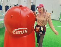 住谷杏奈、韓国ブランド「EMIS」のキャップを大量購入！おしゃれな戦利品を公開！