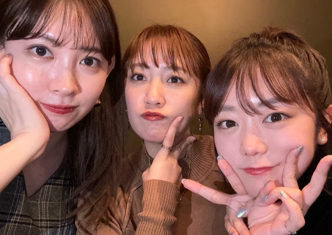 峯岸みなみ「ノースリーブス」の14周年でこじはる、たかみなと最新3S披露🌟