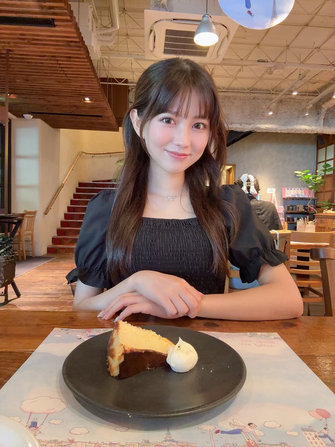 「テラス席は涼しい時にリベンジ」せきぐちりさ、カフェタイムにファン癒される