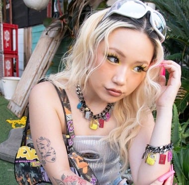 人気女性ラッパーの最新ショットに「きゃわいいいい〜」「めっちゃくっちゃかわいい」の声