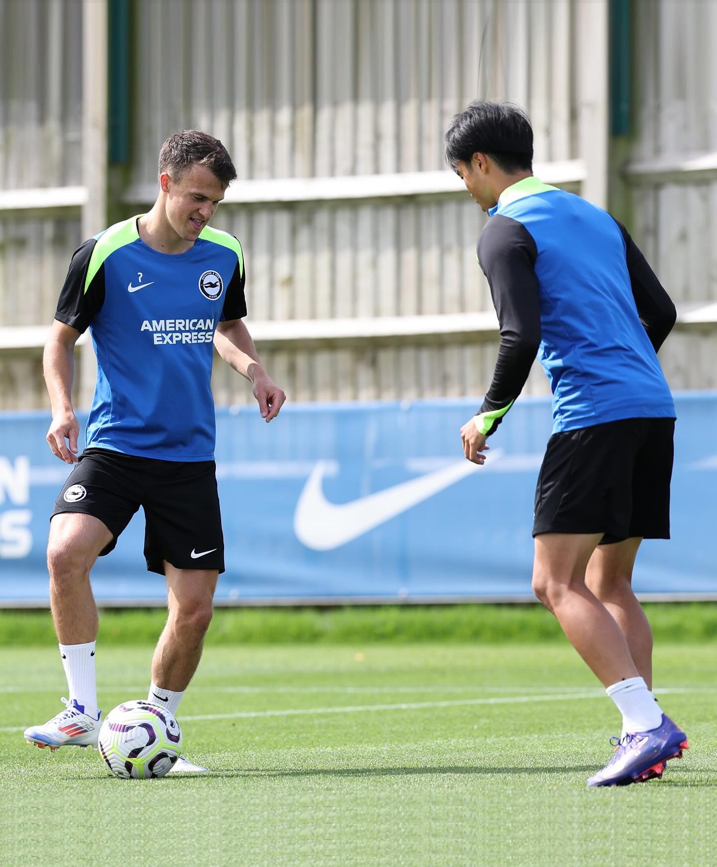 「Welcome back 」三笘薫とパス交換を行うのは帰ってきたあの選手！