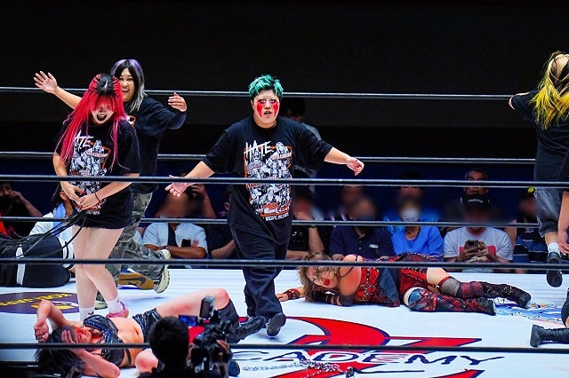 安納サオリの防衛戦に「H.A.T.E.」乱入！混乱の末ベルトも強奪され「なんやねんこれ」