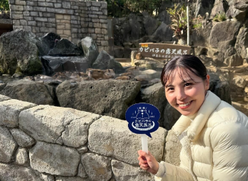 飯田麻菜美アナ、カピバラの露天風呂から癒しの中継！