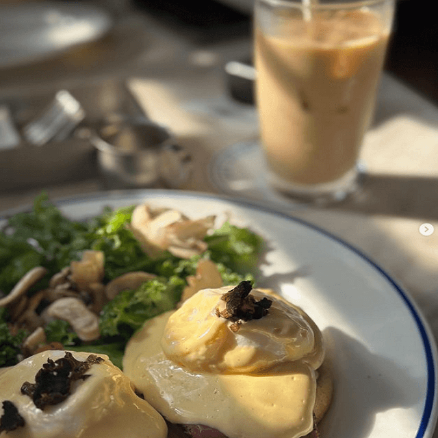 丸山桂里奈が打ち合わせカフェで束の間を過ごす【インスタ映えグルメ】