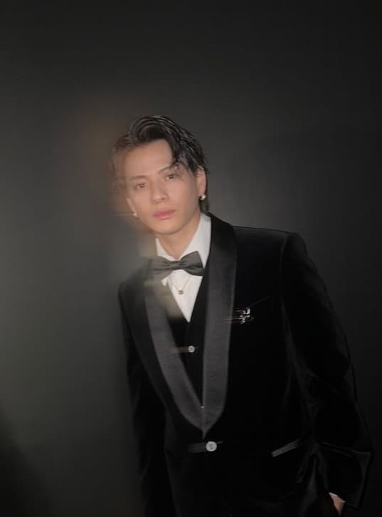 平野紫耀の黒髪タキシード姿にファン驚愕！GQ MEN OF THE YEAR受賞！