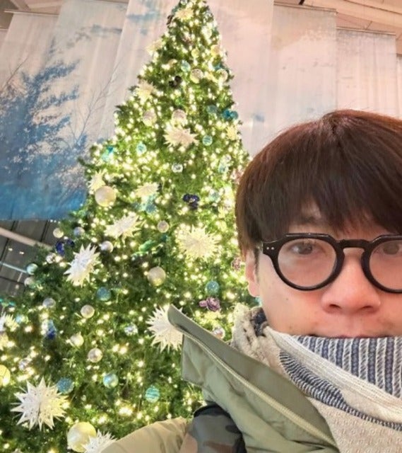 横山だいすけおにいさんが羽田空港で素敵なクリスマスツリーを発見！