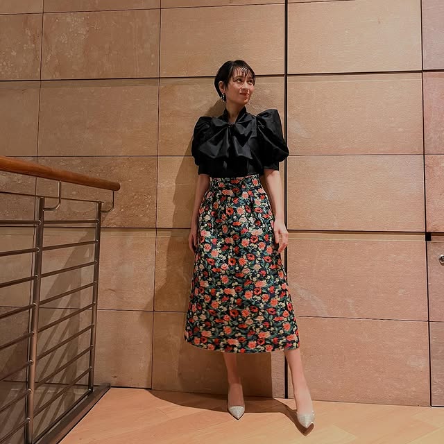 「2024年仕事納めでした。」青木裕子が華やかドレス姿で登場！相変わらずの美しさが話題