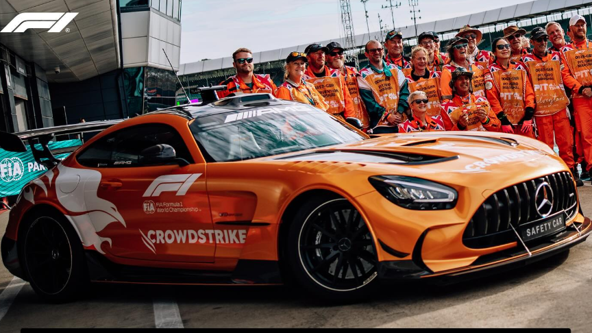 まさかの“オレンジ安全車”登場！メルセデスが仕掛けた“誘惑カラー”にF1ファン騒然