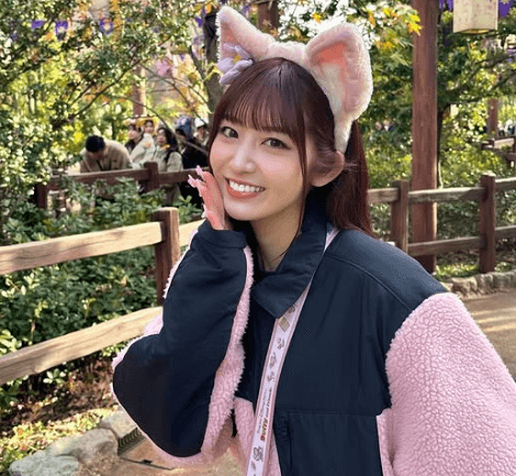 「もう、可愛いんだから…」あのラウンドガール、猫耳＆激モコ衣装で夢の国に登場！頬当てスマイルにファン「ぽっ」