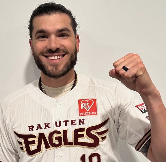 イーグルス加入のポンセがファンに活躍誓う！背番号はまさかの「18」⁉️