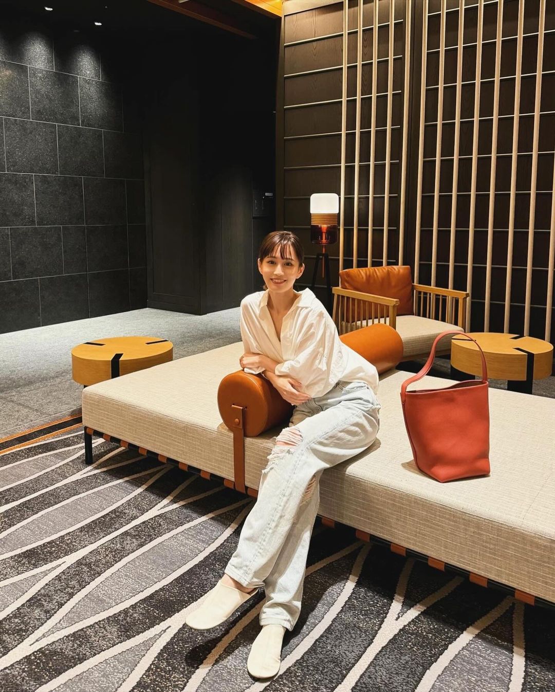 「シャツとデニムを合わせたい季節」前田敦子 秋の私服コーデを公開！