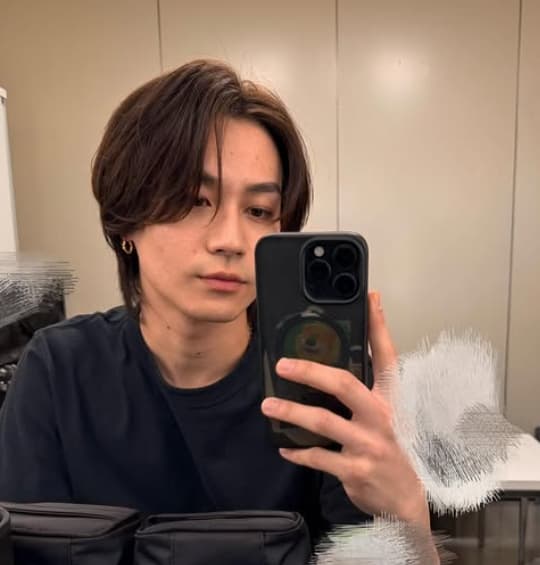 「色気えぐえぐ」Travis Japan・松田元太、メイク時のふとした写真がカッコよすぎる！
