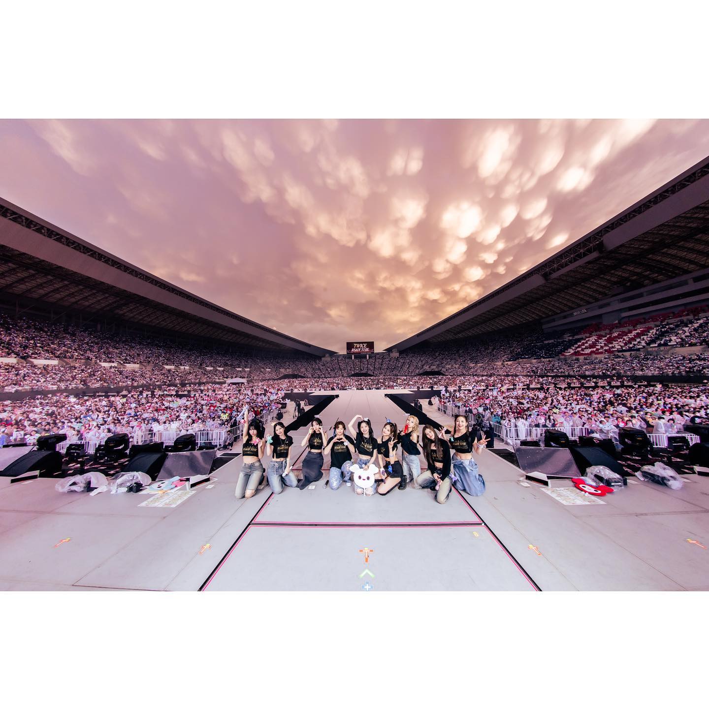 TWICE 初の日本スタジアム公演は大成功💖 Newシングルにも注目集まる👀✨