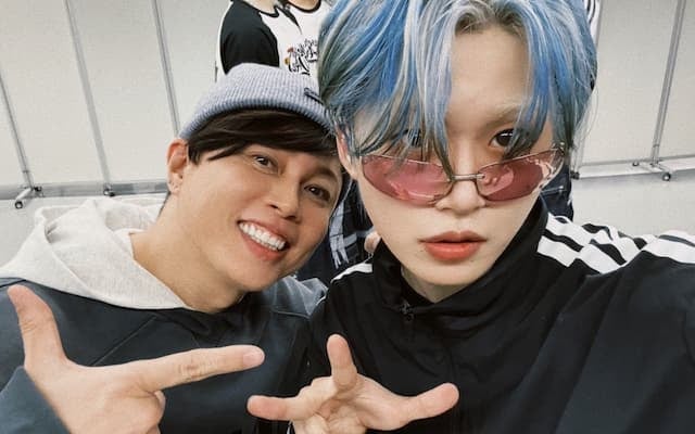 「JO1 の皆んなへの差し入れでした♪」西川貴教がJO1メンバーと2ショット