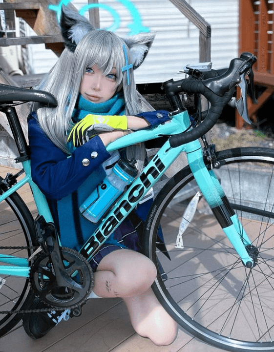 あの超人気レイヤー ”自転車×コスプレ”イベントで、ブルアカ”砂狼シロコ”コスを披露しファンを魅了！